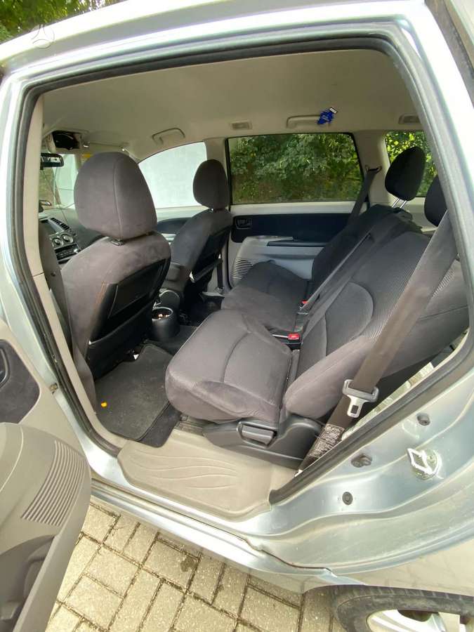 Mitsubishi Grandis - 5