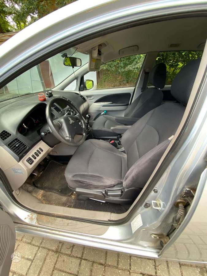 Mitsubishi Grandis - 6