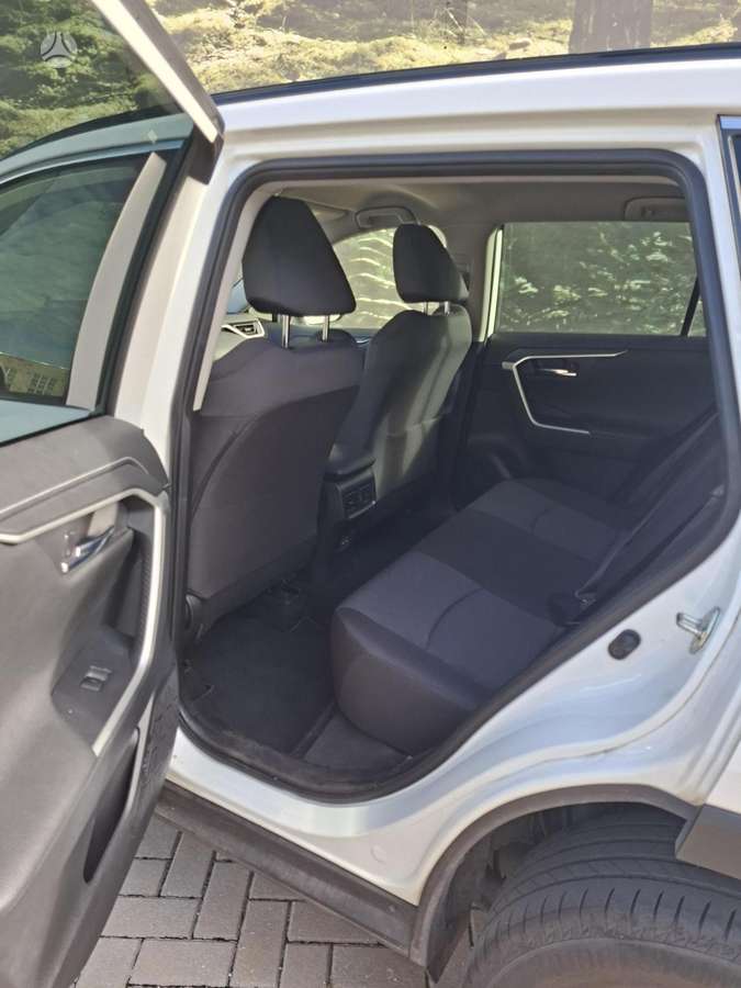 Toyota RAV4 - 6