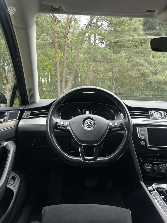 Volkswagen Passat - 11