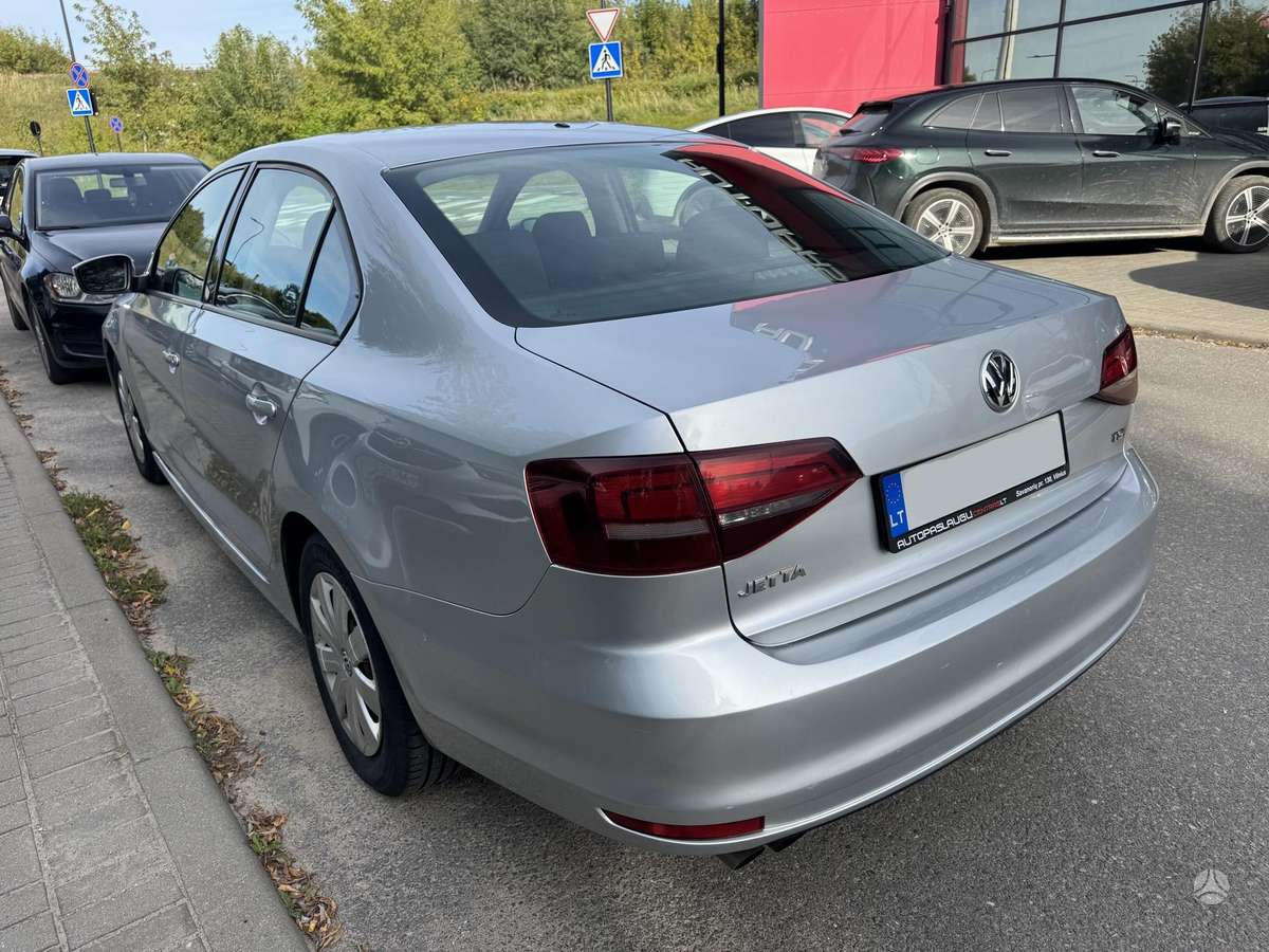 Volkswagen Jetta - 8