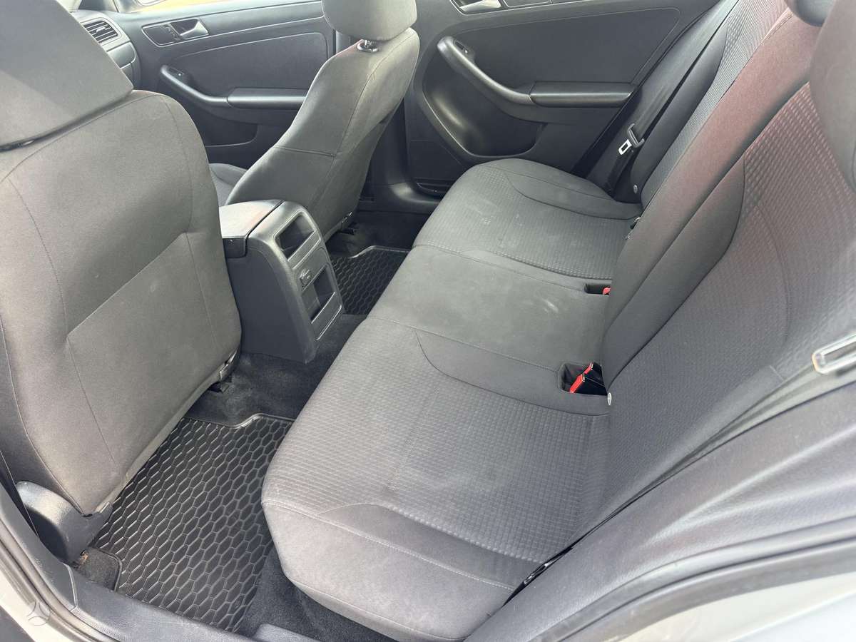 Volkswagen Jetta - 12