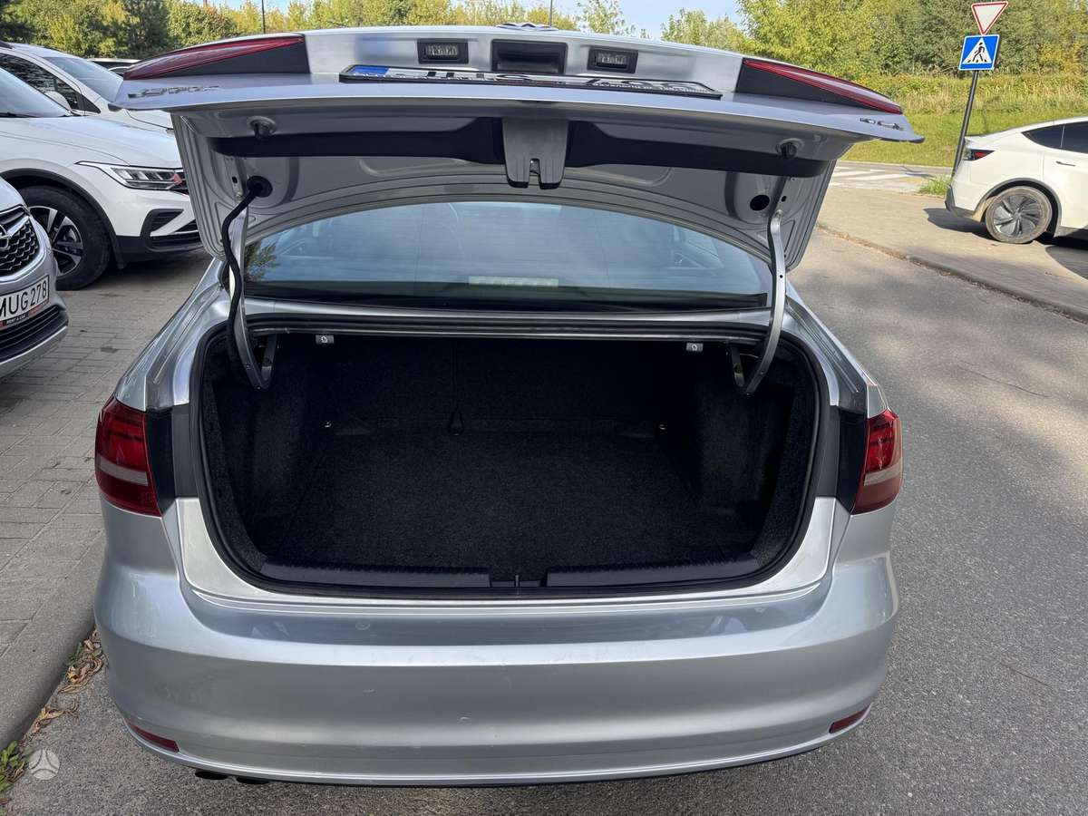 Volkswagen Jetta - 7