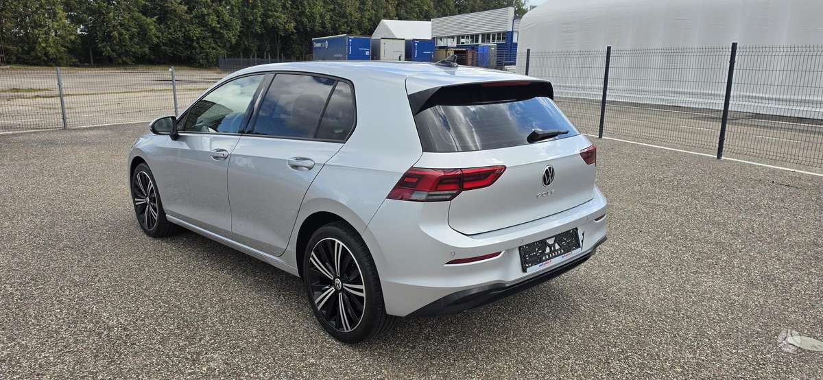 Volkswagen Golf - 8