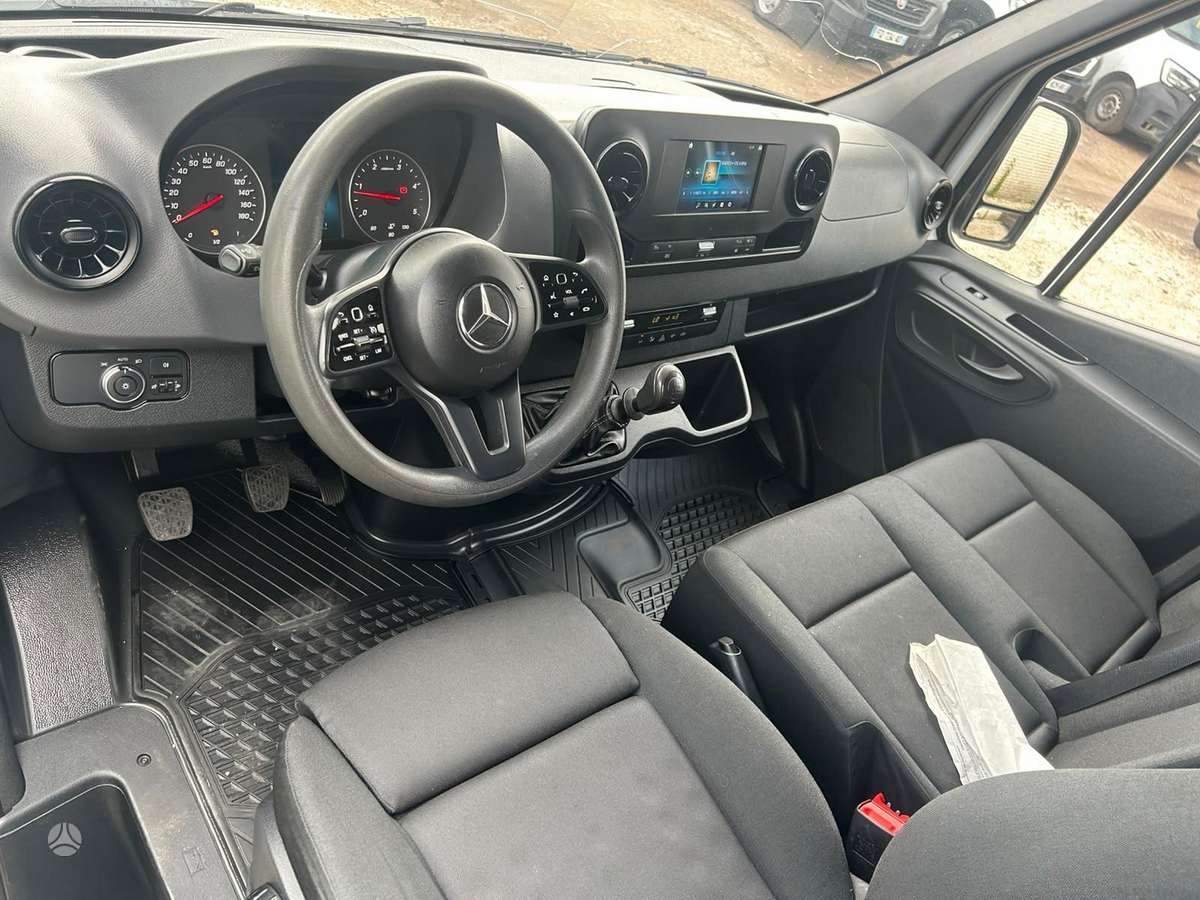 Mercedes-Benz Sprinter - 3