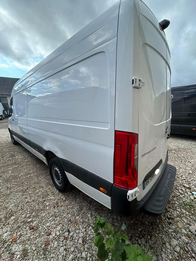 Mercedes-Benz Sprinter - 2