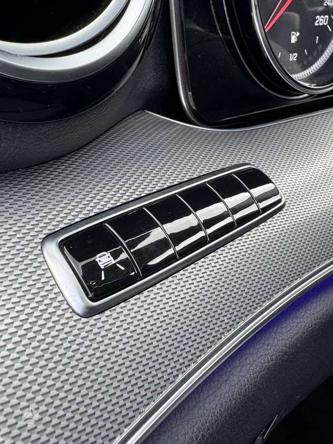 Mercedes-Benz E220, 2.0 l., Седан