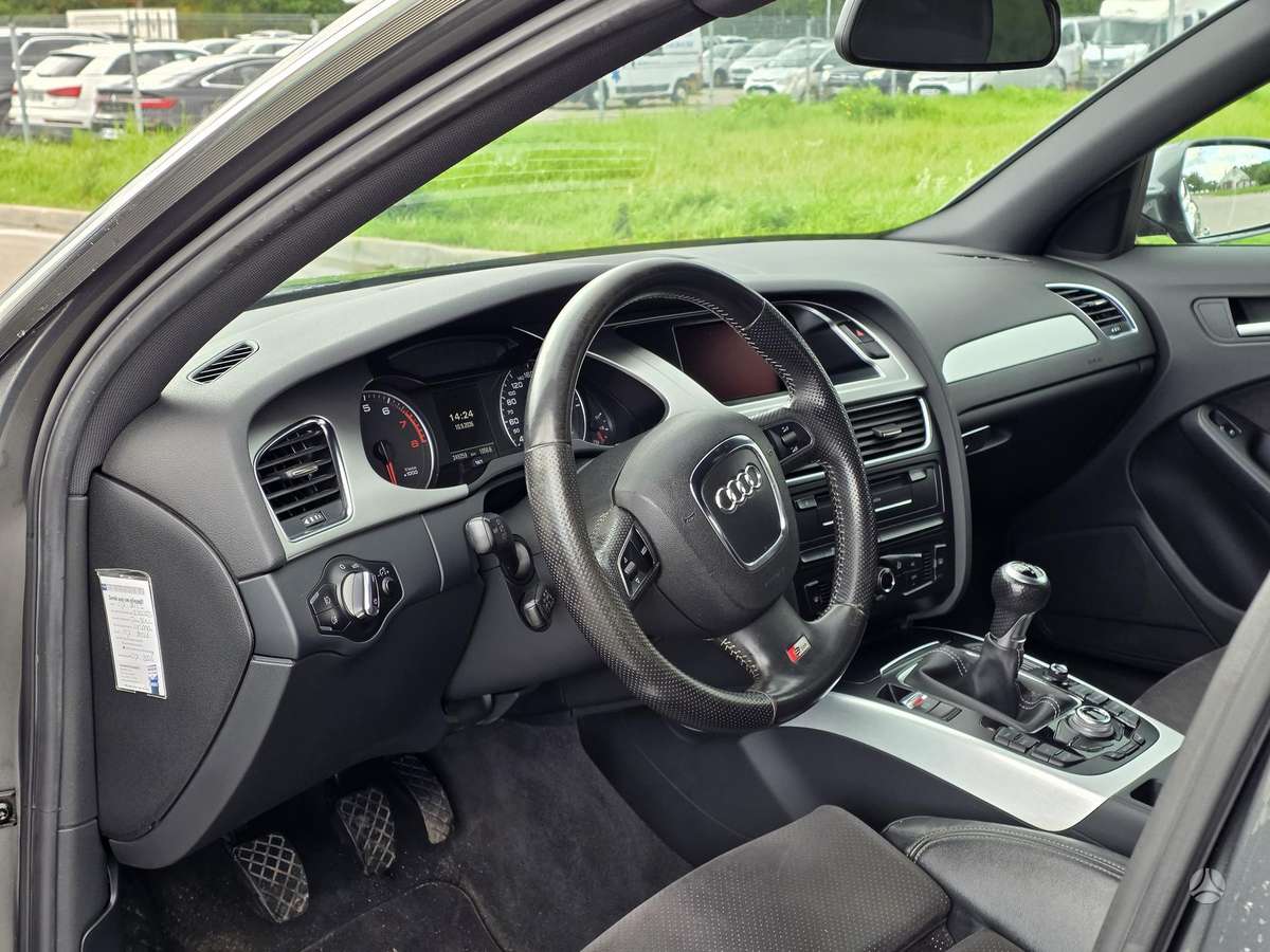 Audi A4, 1.8 l., Седан