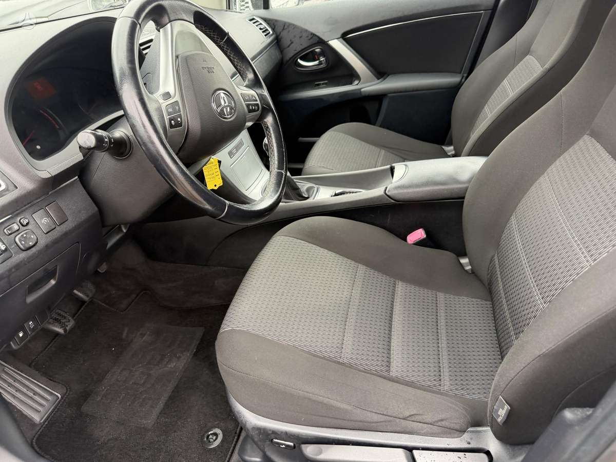 Toyota Avensis - 6