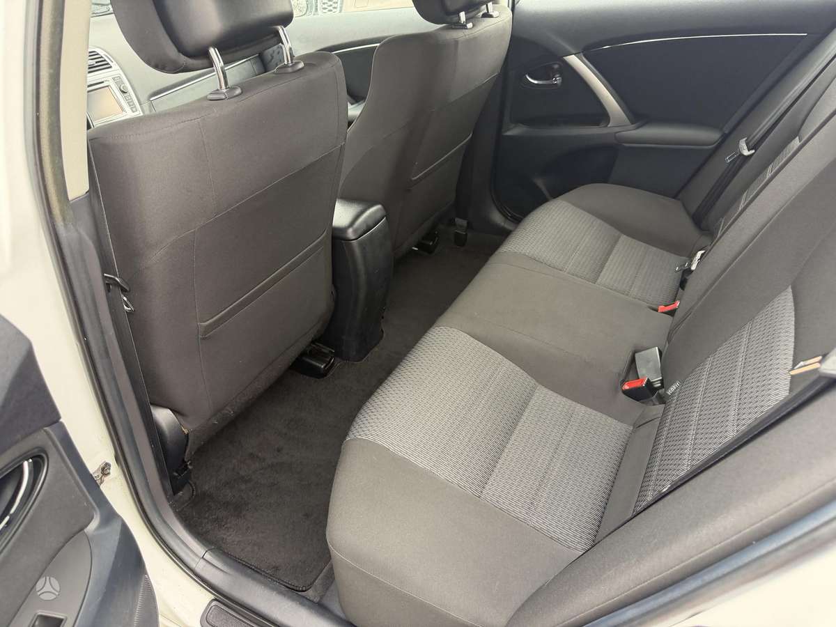 Toyota Avensis - 8