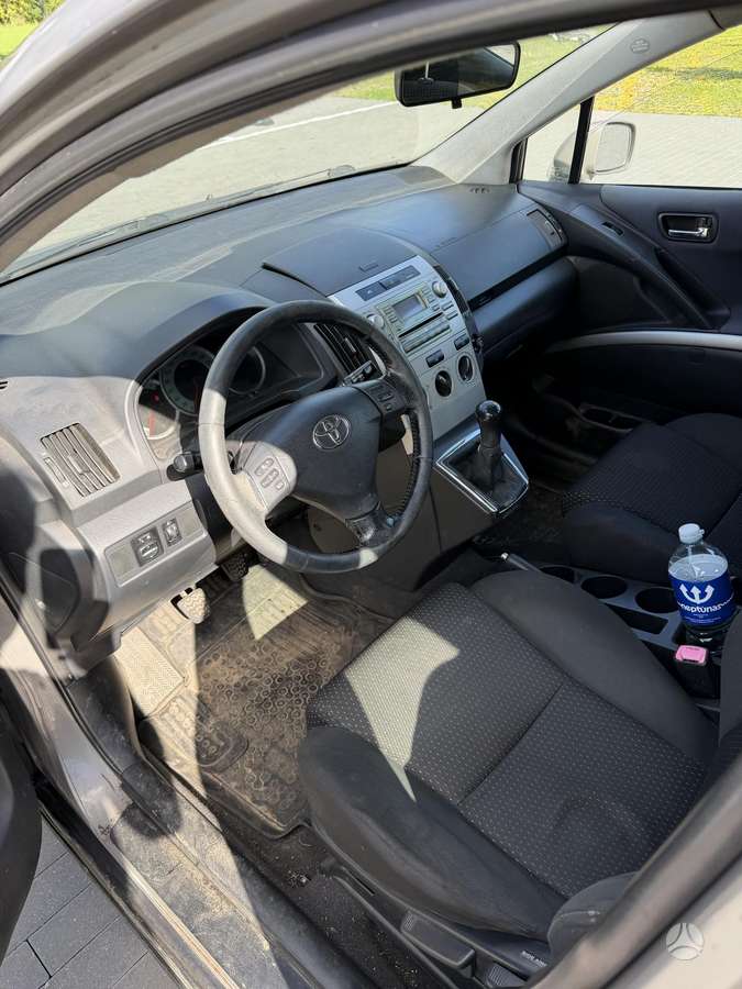 Toyota Corolla Verso - 10