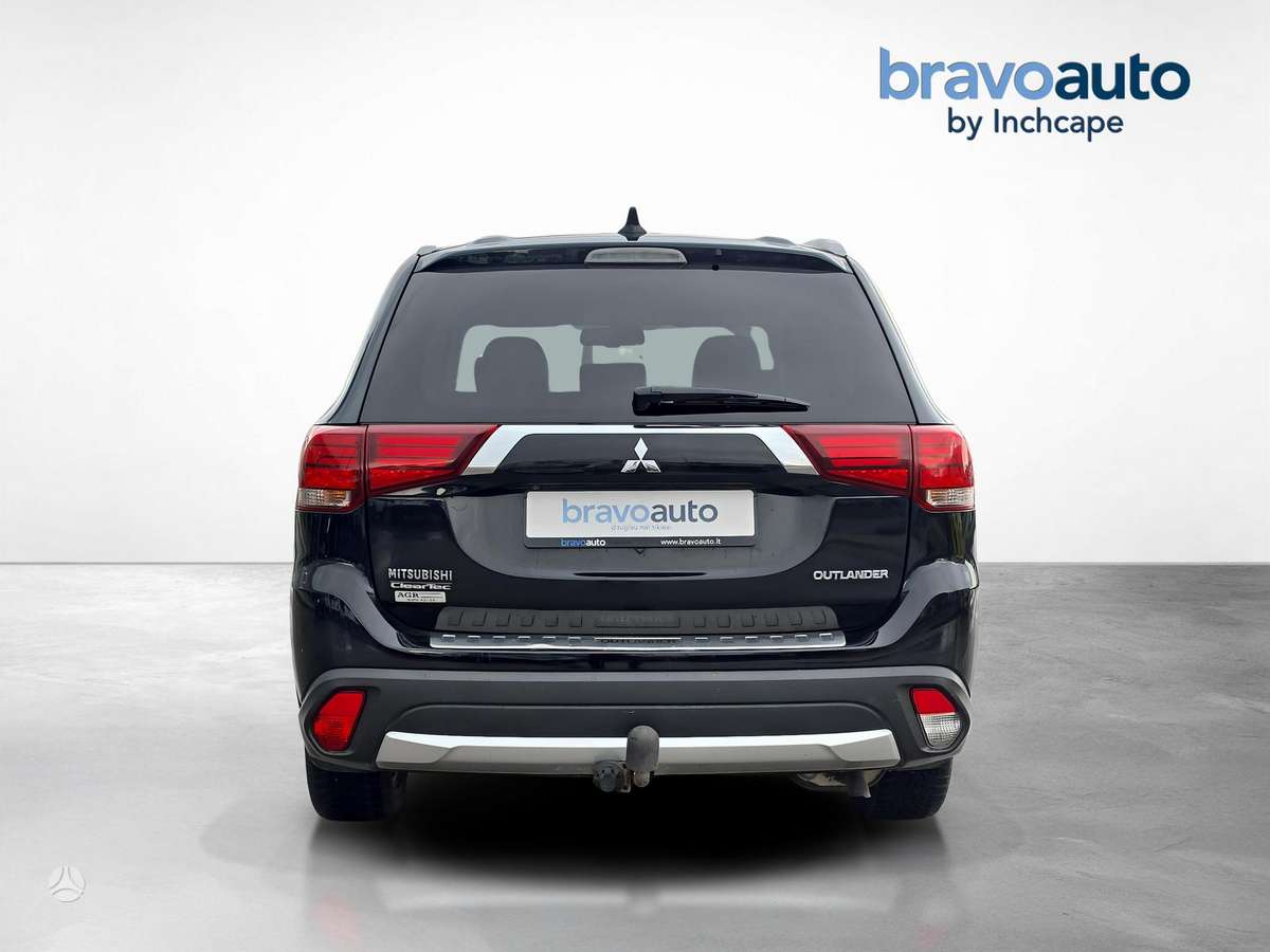 Mitsubishi Outlander - 4