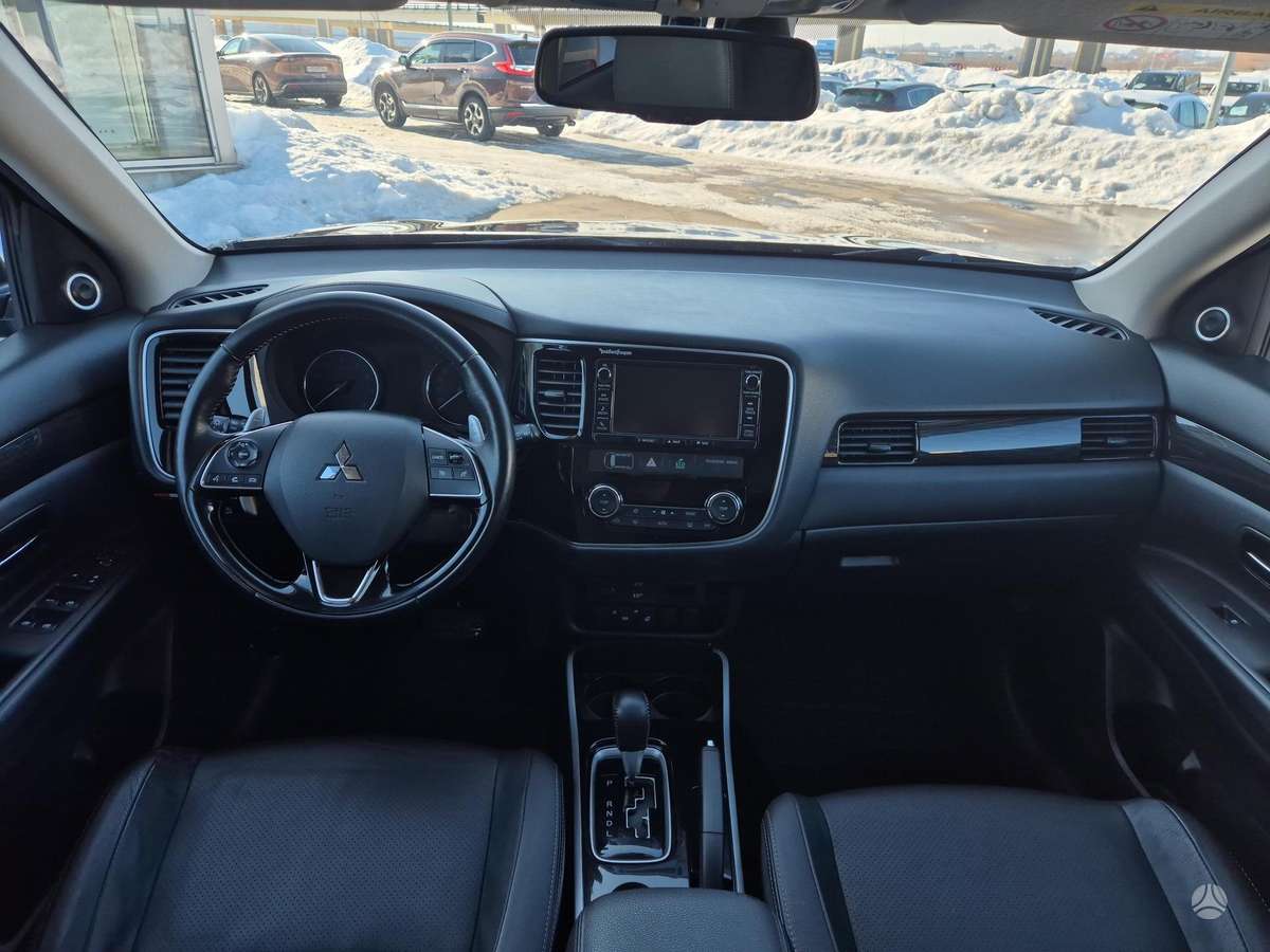 Mitsubishi Outlander - 12