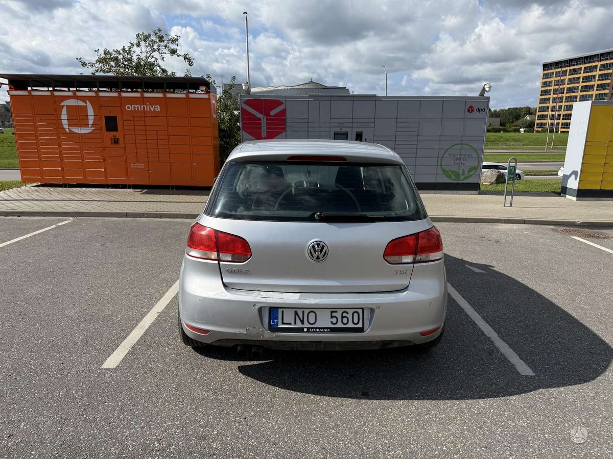 Volkswagen Golf - 6