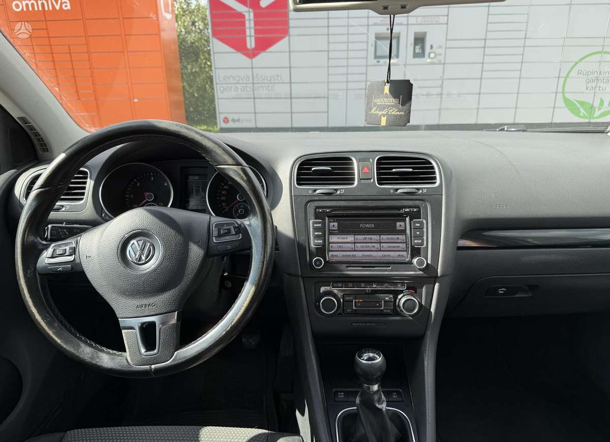 Volkswagen Golf - 10