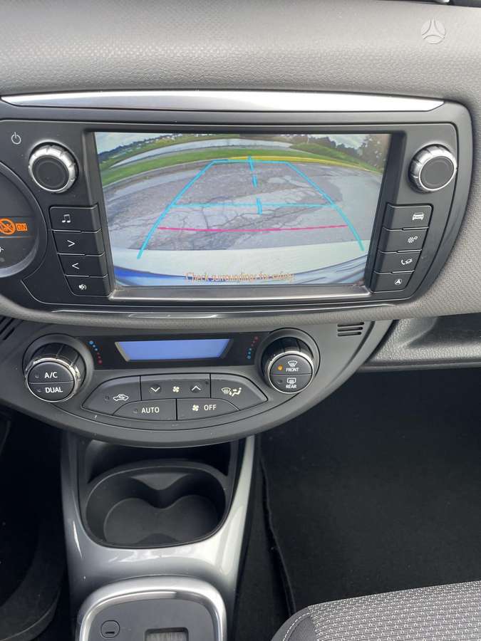 Toyota Yaris - 10