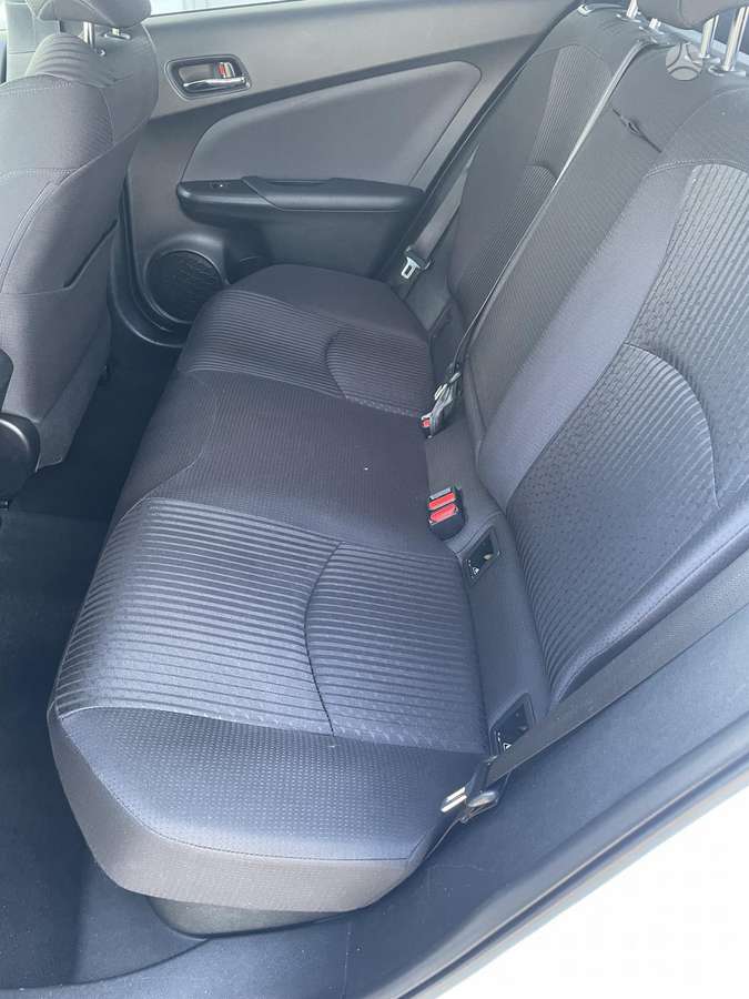 Toyota Prius - 12