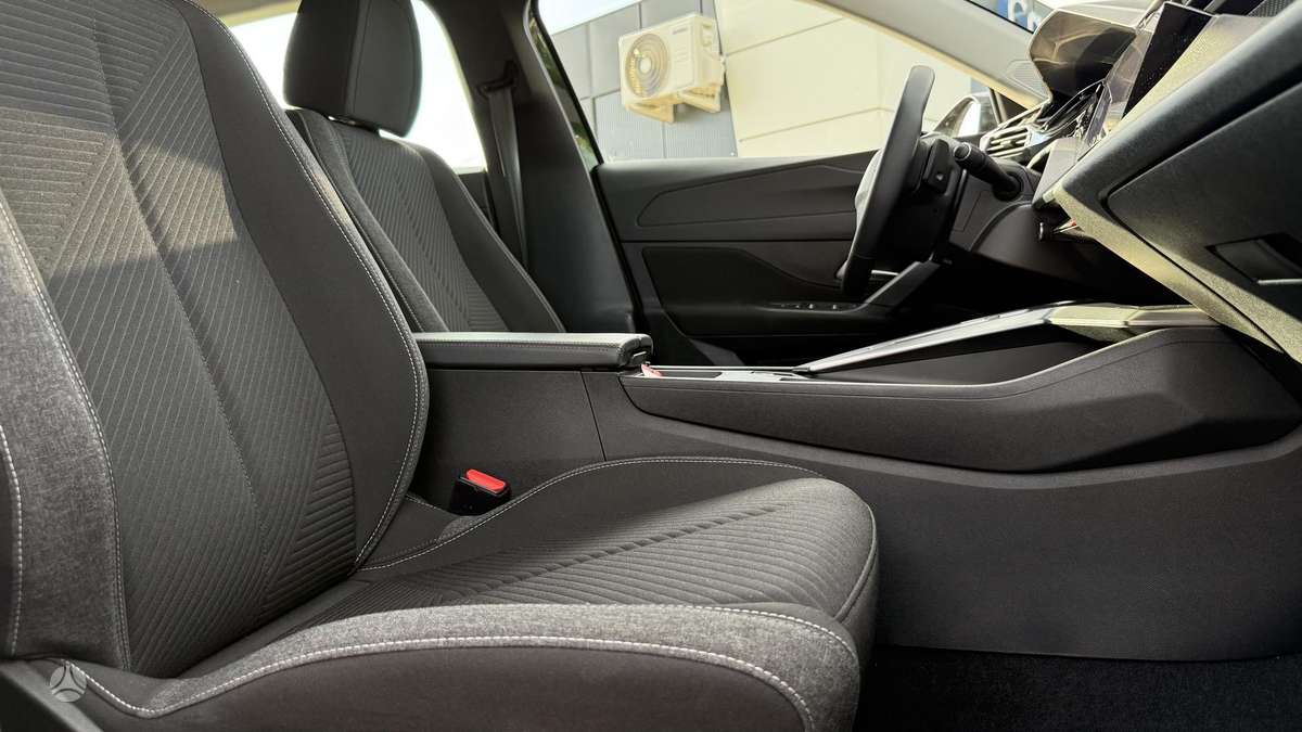 Peugeot 308, 1.2 l., hatchback