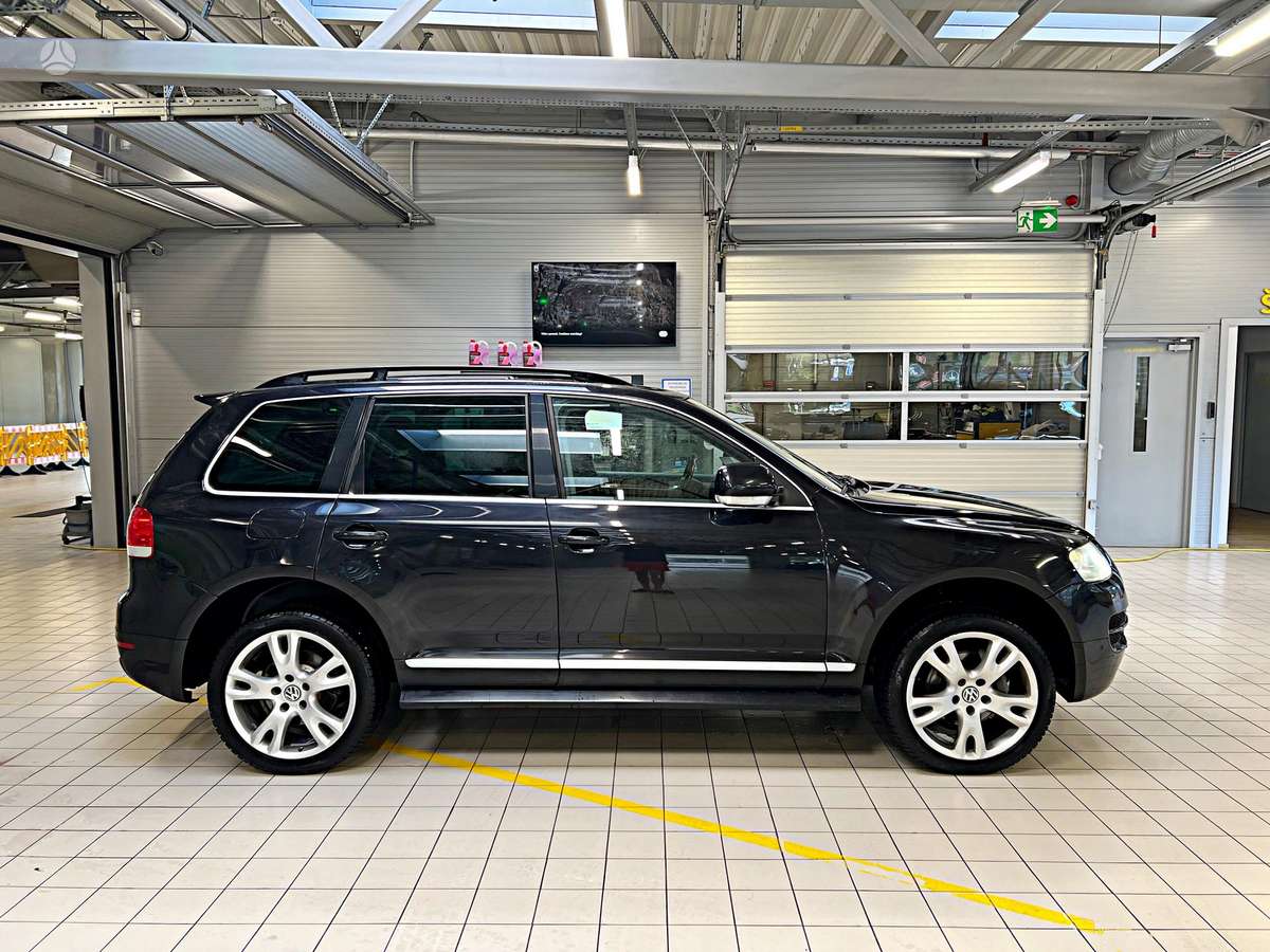 Volkswagen Touareg - 2