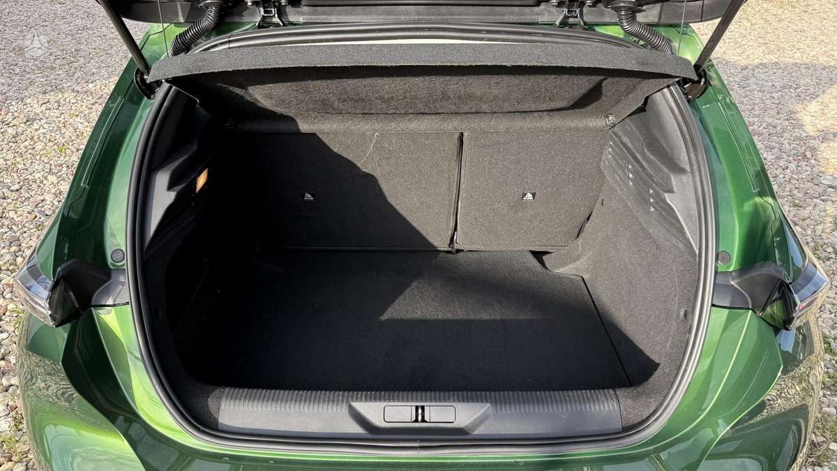 Peugeot 308, 1.2 l., hatchback