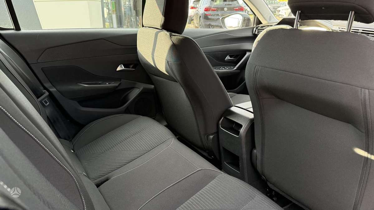 Peugeot 308, 1.2 l., hatchback