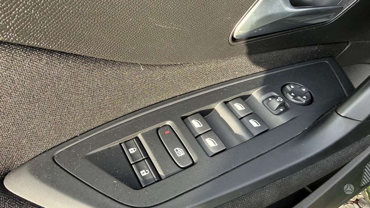 Peugeot 308, 1.2 l., hatchback