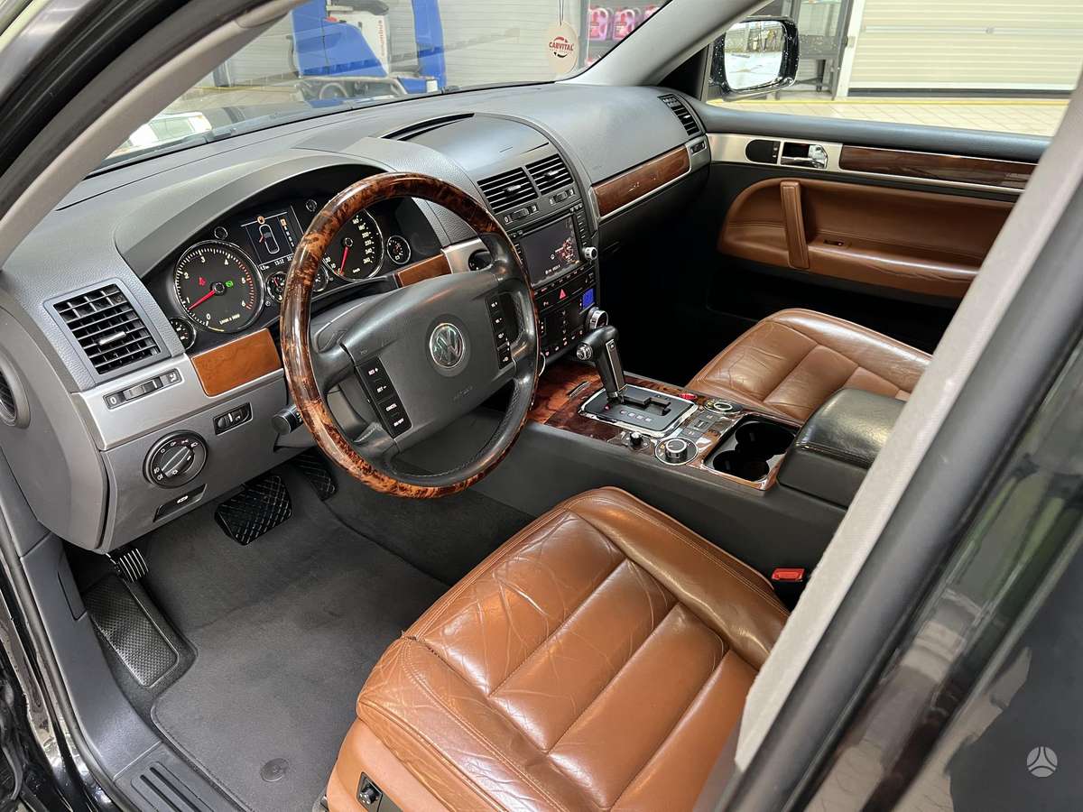 Volkswagen Touareg - 12