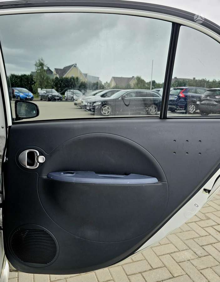 Peugeot iOn, Хэтчбек