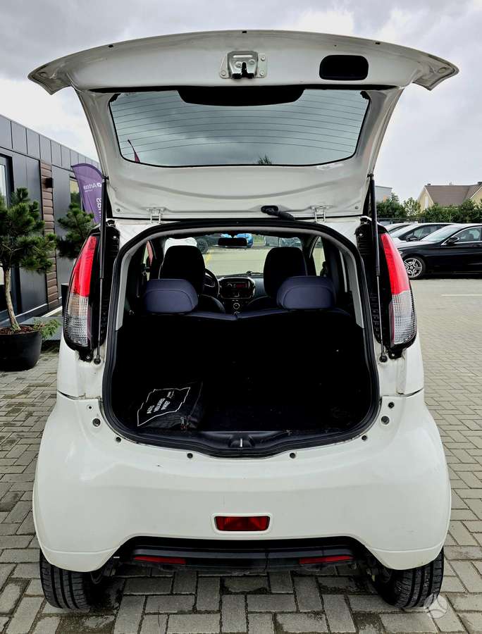 Peugeot iOn, hatchback
