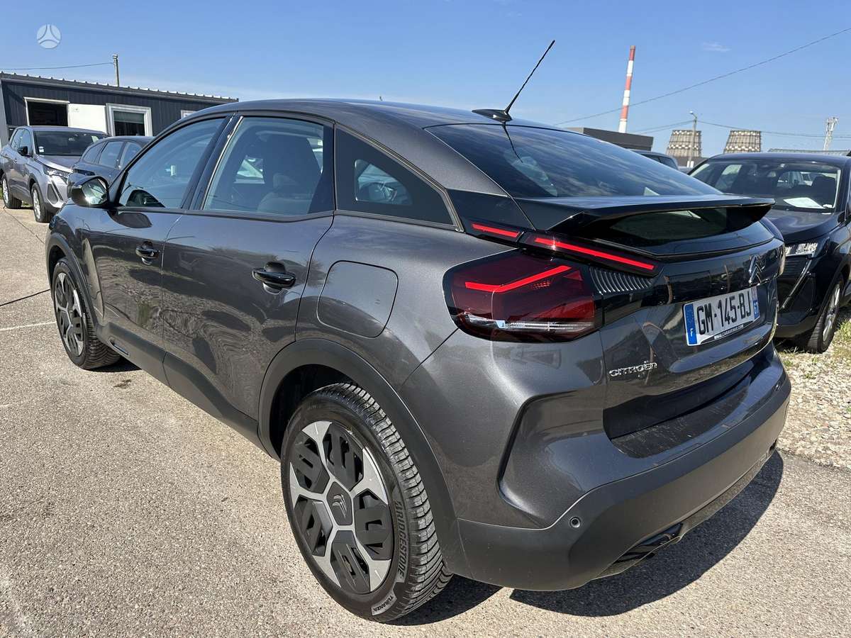 Citroen C4, 1.2 l., off-road / crossover
