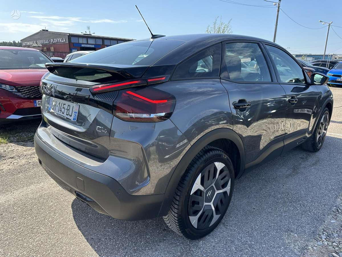 Citroen C4, 1.2 l., off-road / crossover