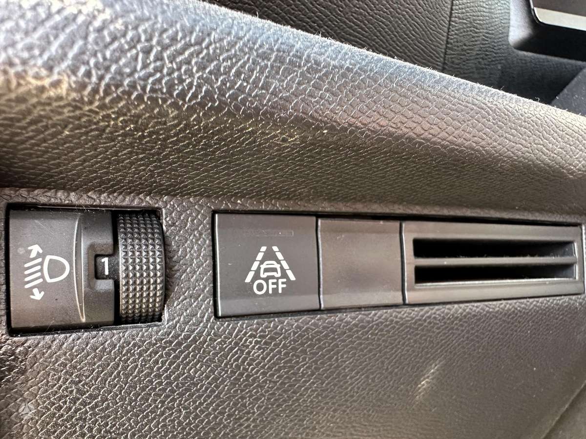 Citroen C4, 1.2 l., off-road / crossover