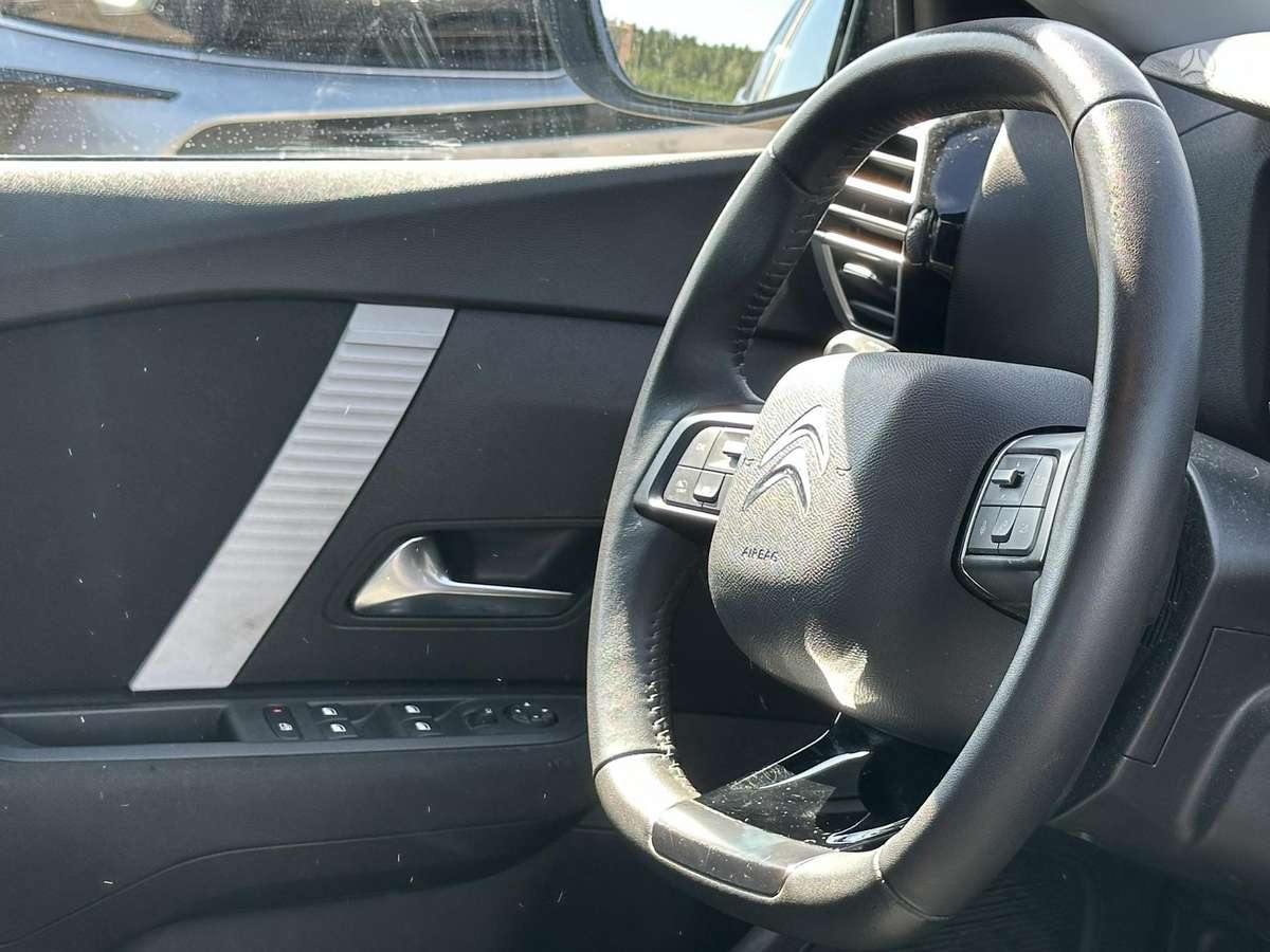 Citroen C4, 1.2 l., off-road / crossover