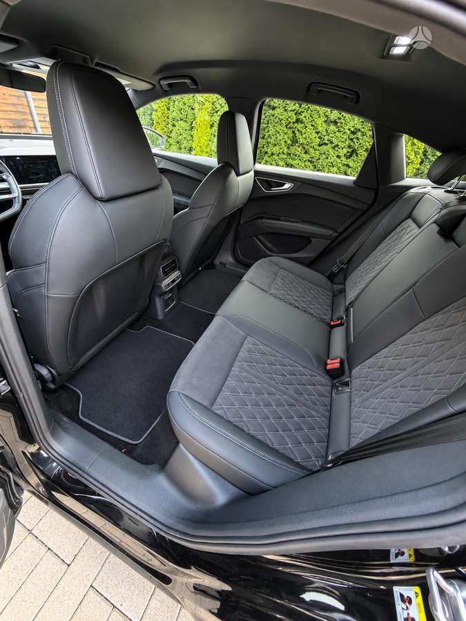 Audi Q4 e-tron, 82 kWh, off-road / crossover