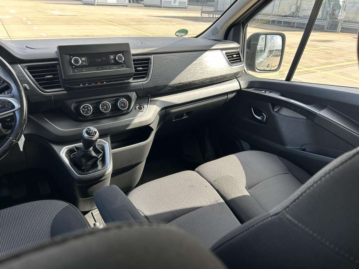 Renault Trafic, 2.0 l., Минивэн