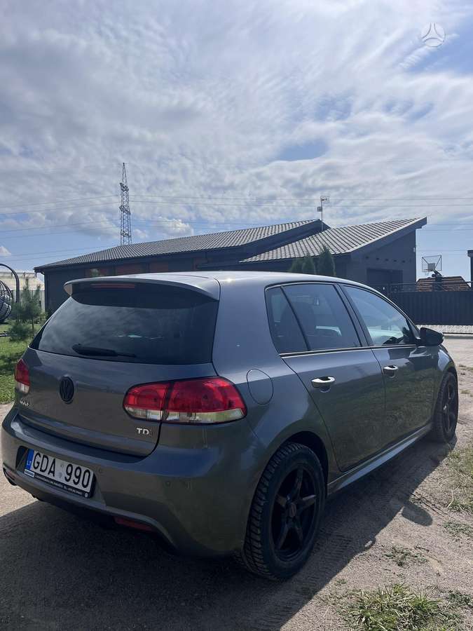 Volkswagen Golf - 6