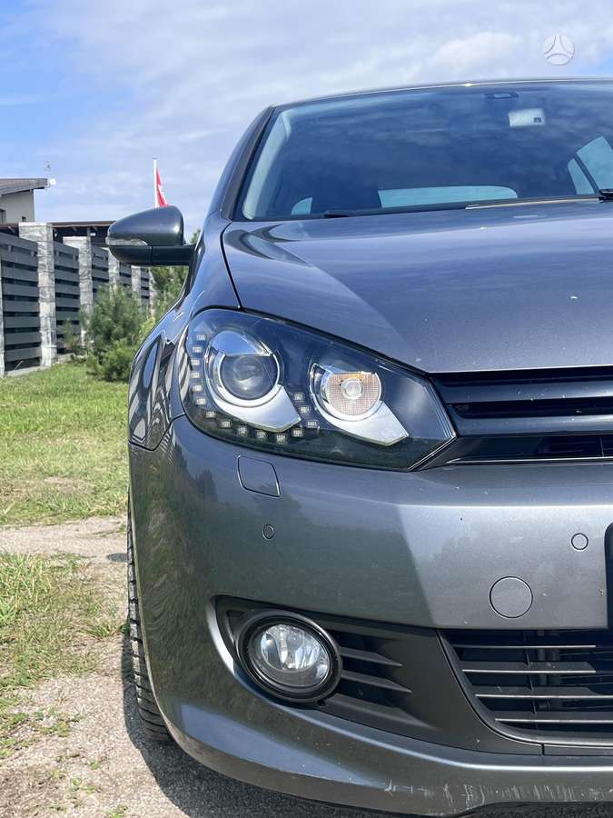 Volkswagen Golf - 8