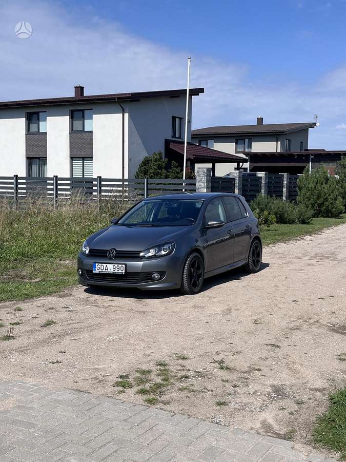 Volkswagen Golf - 10