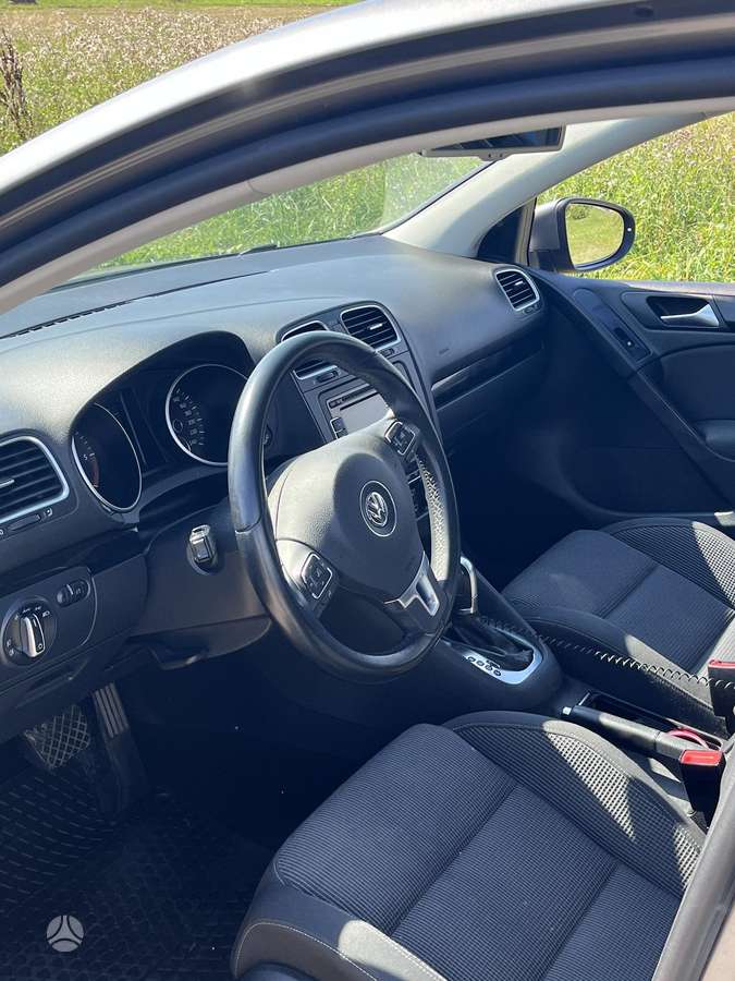 Volkswagen Golf - 11