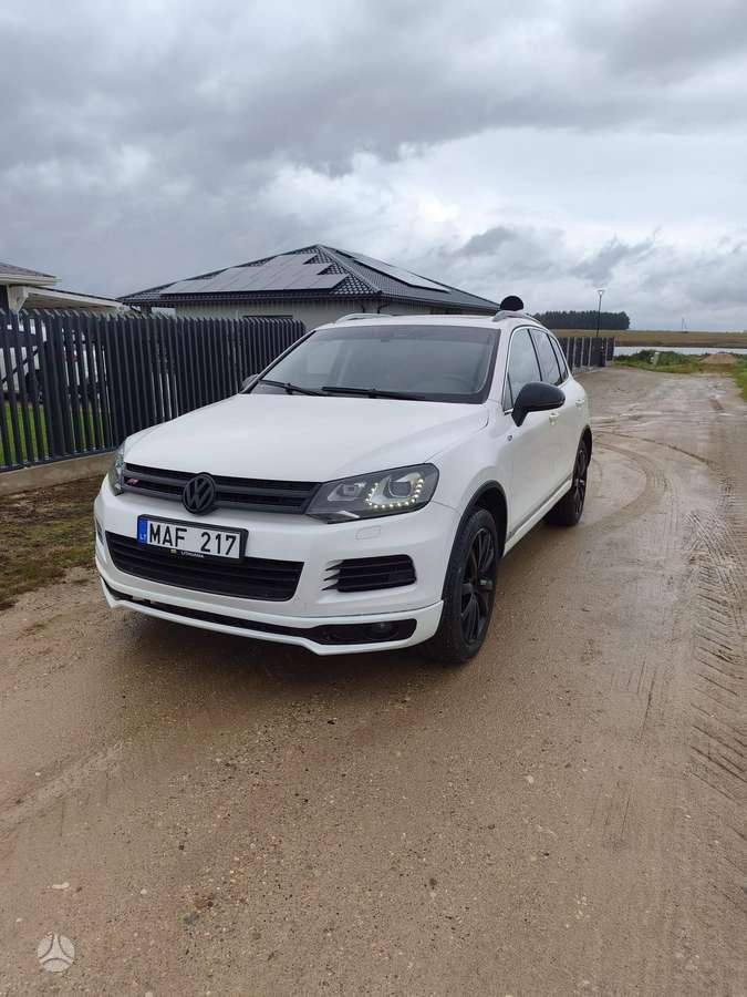 Volkswagen Touareg - 1