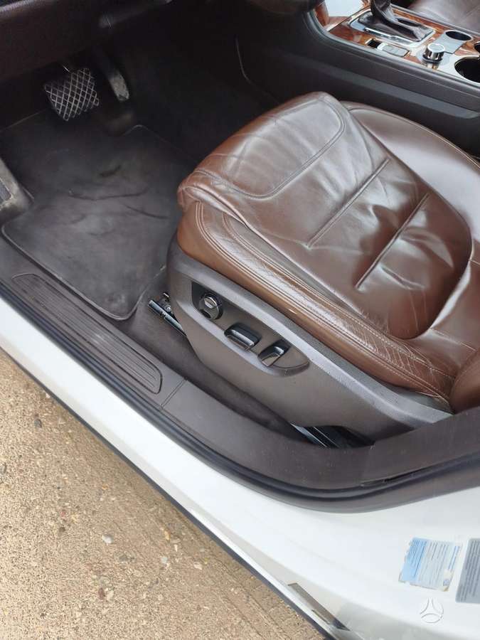 Volkswagen Touareg - 11