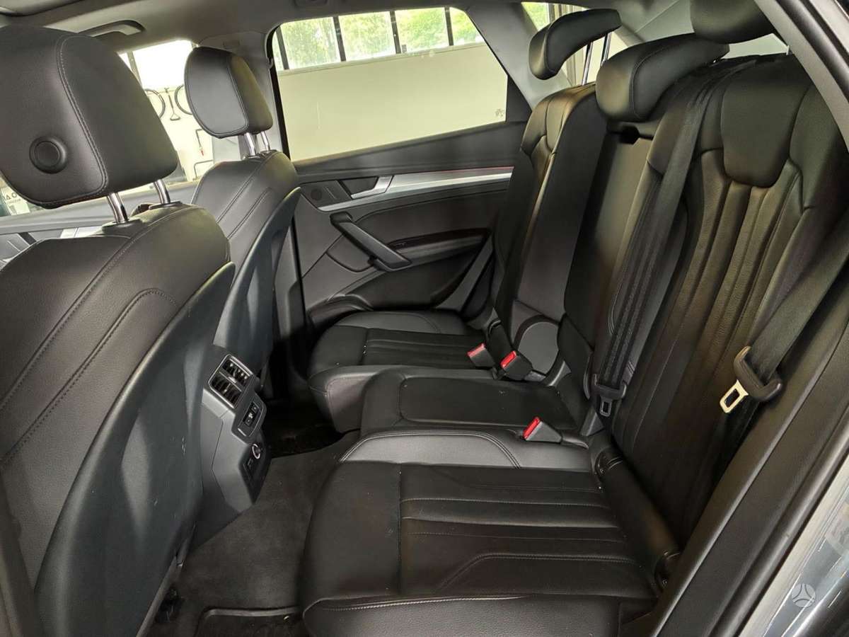 Audi Q5, 3.0 l., off-road / crossover
