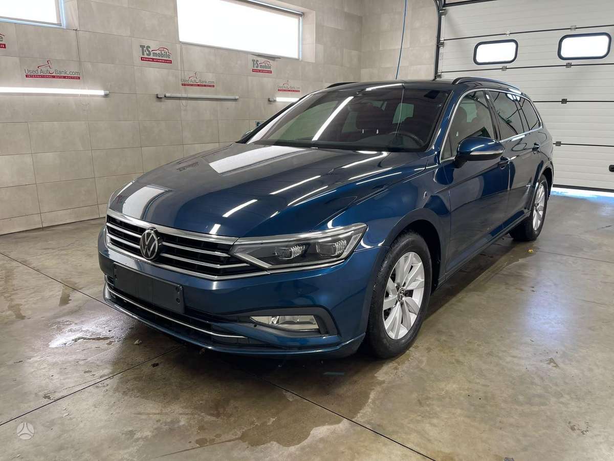 Volkswagen Passat - 1