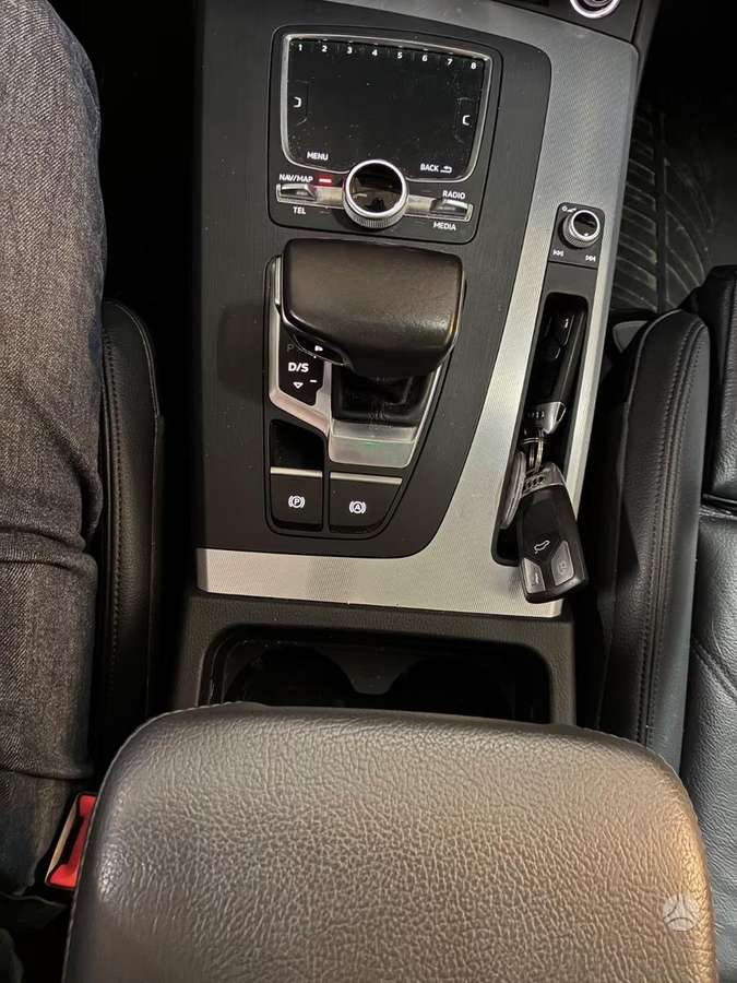 Audi Q5, 3.0 l., off-road / crossover