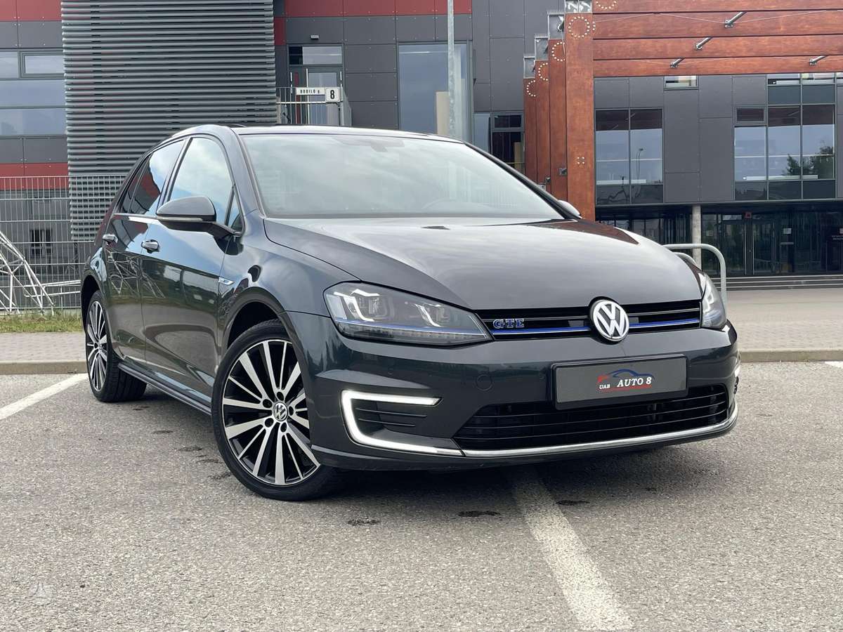 Volkswagen Golf - 1