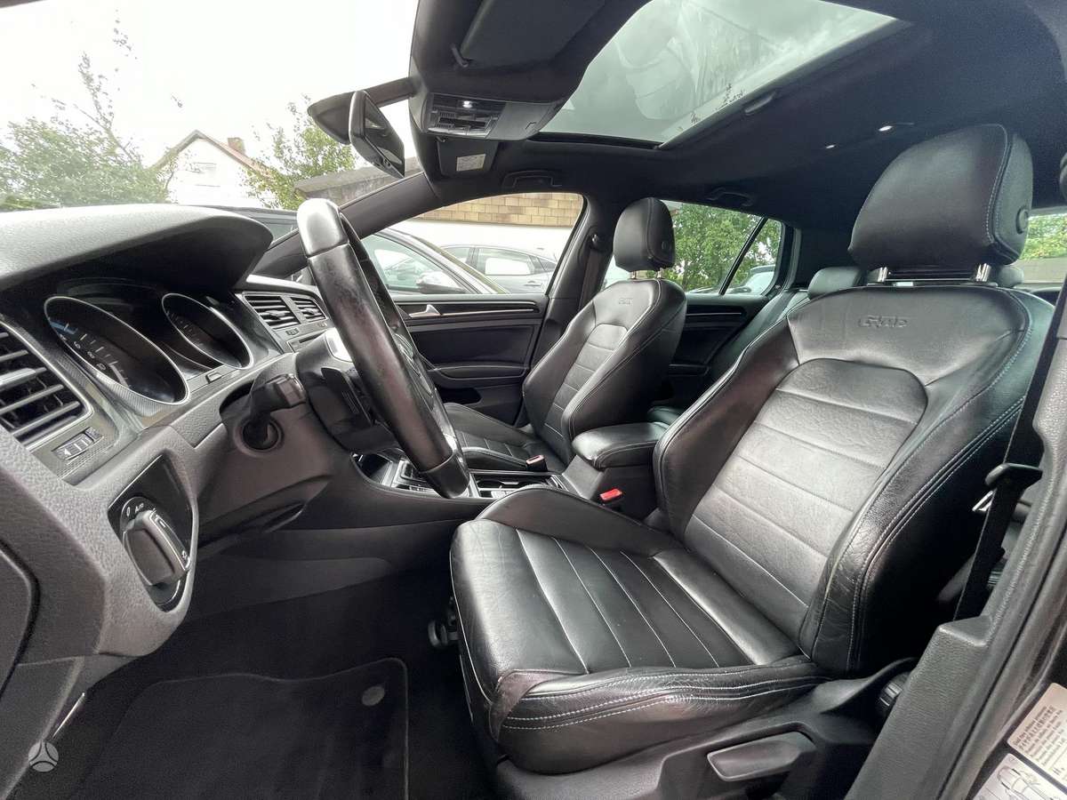 Volkswagen Golf - 4
