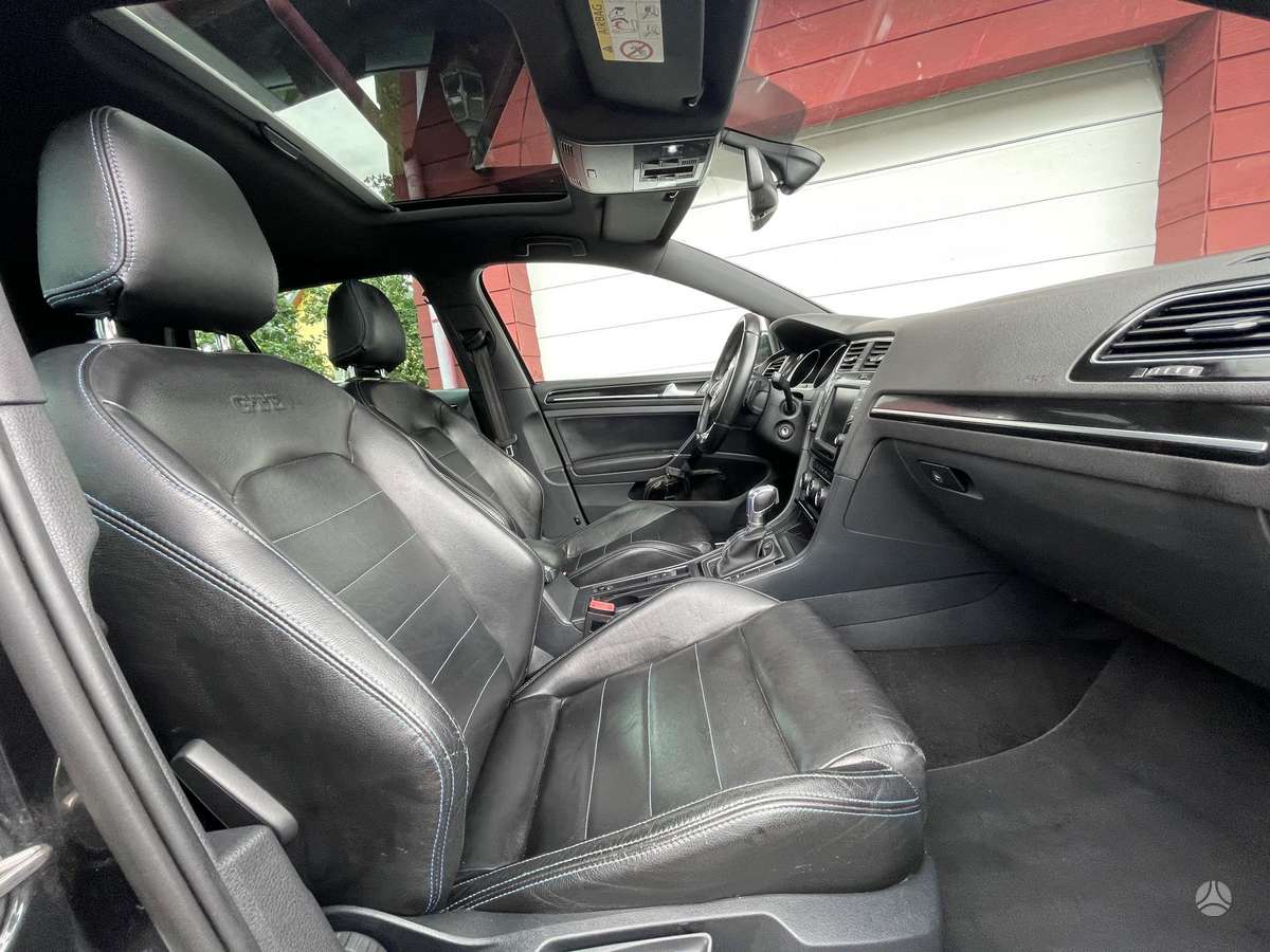 Volkswagen Golf - 2