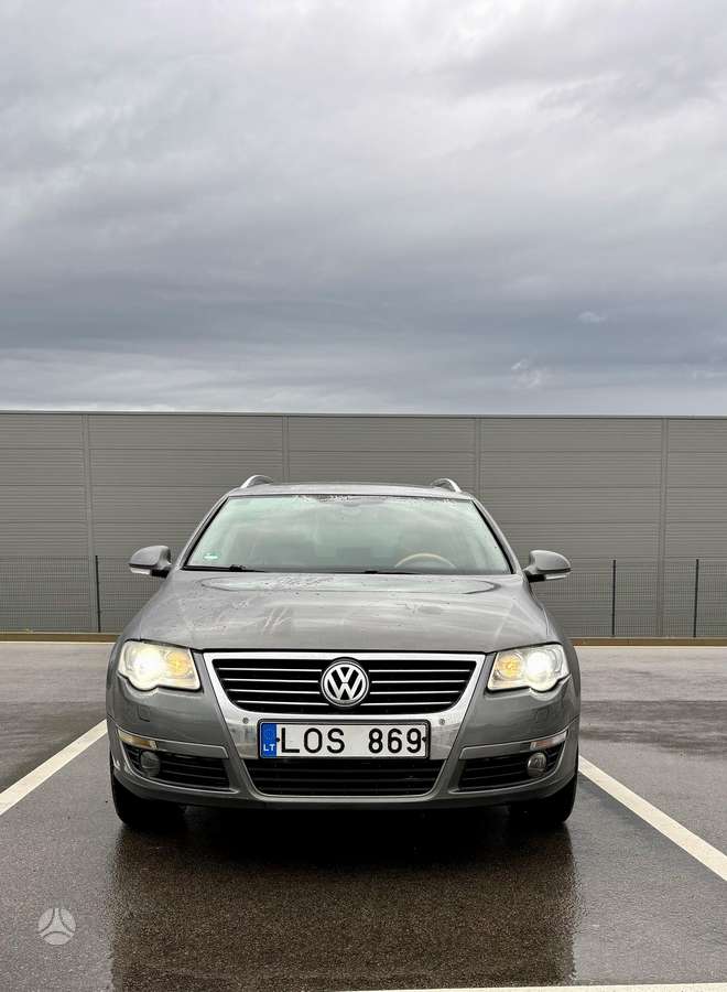 Volkswagen Passat - 1