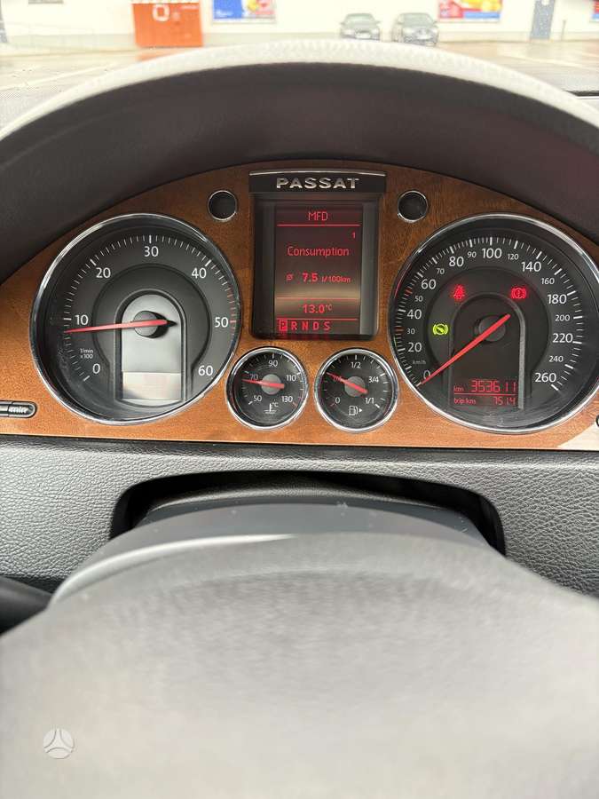 Volkswagen Passat - 12