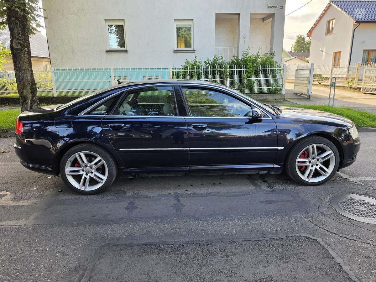 Audi A8, 3.9 l., saloon / sedan